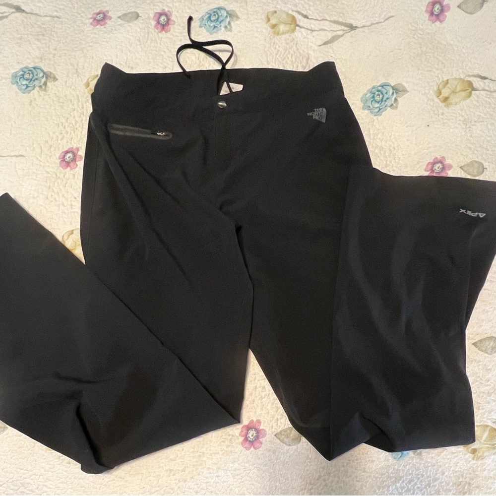The North Face women’s pants 6. Zip, snap & waist tie. Black. Flight Series Apex